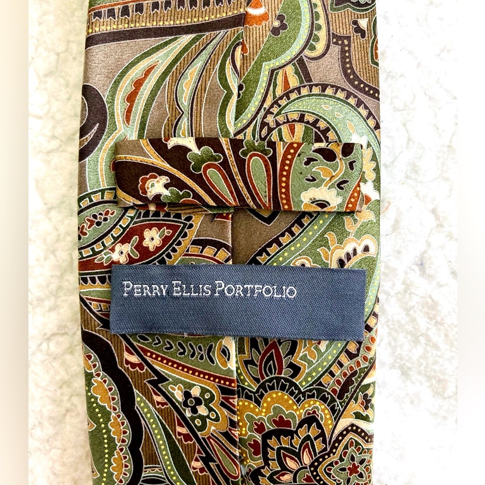 Perry Ellis tie - Picture 2 of 7